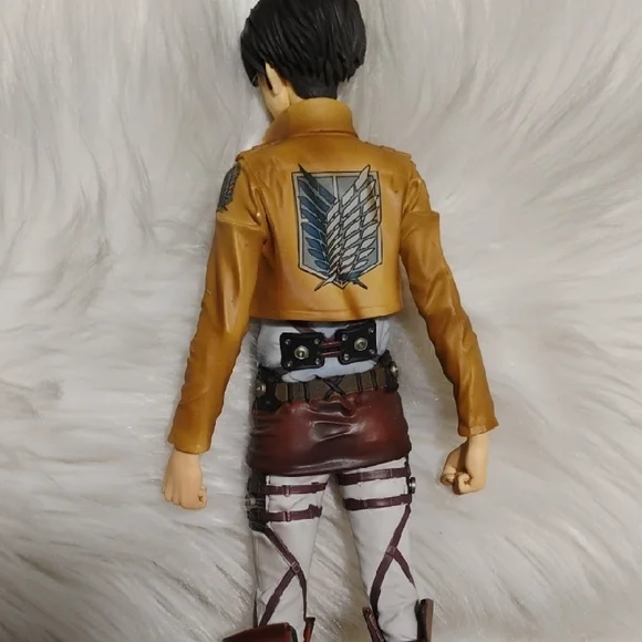 Action Figure with Brown and Yellow Outfit - Picture 4 of 5